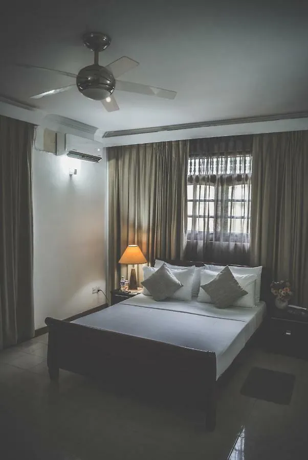 Hotel Blue Bird Negombo 3*,
