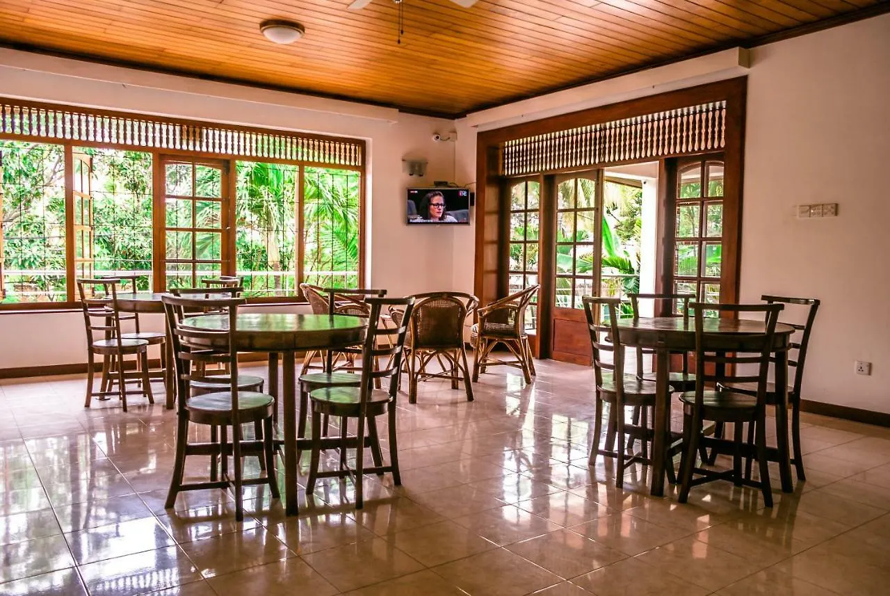 Hotel Blue Bird Negombo Bed & Breakfast