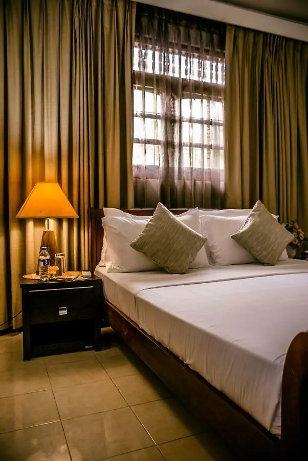 Hotel Blue Bird Negombo